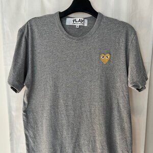 Comme des Garcons PLAY men's grey t-shirt with yellow emblem